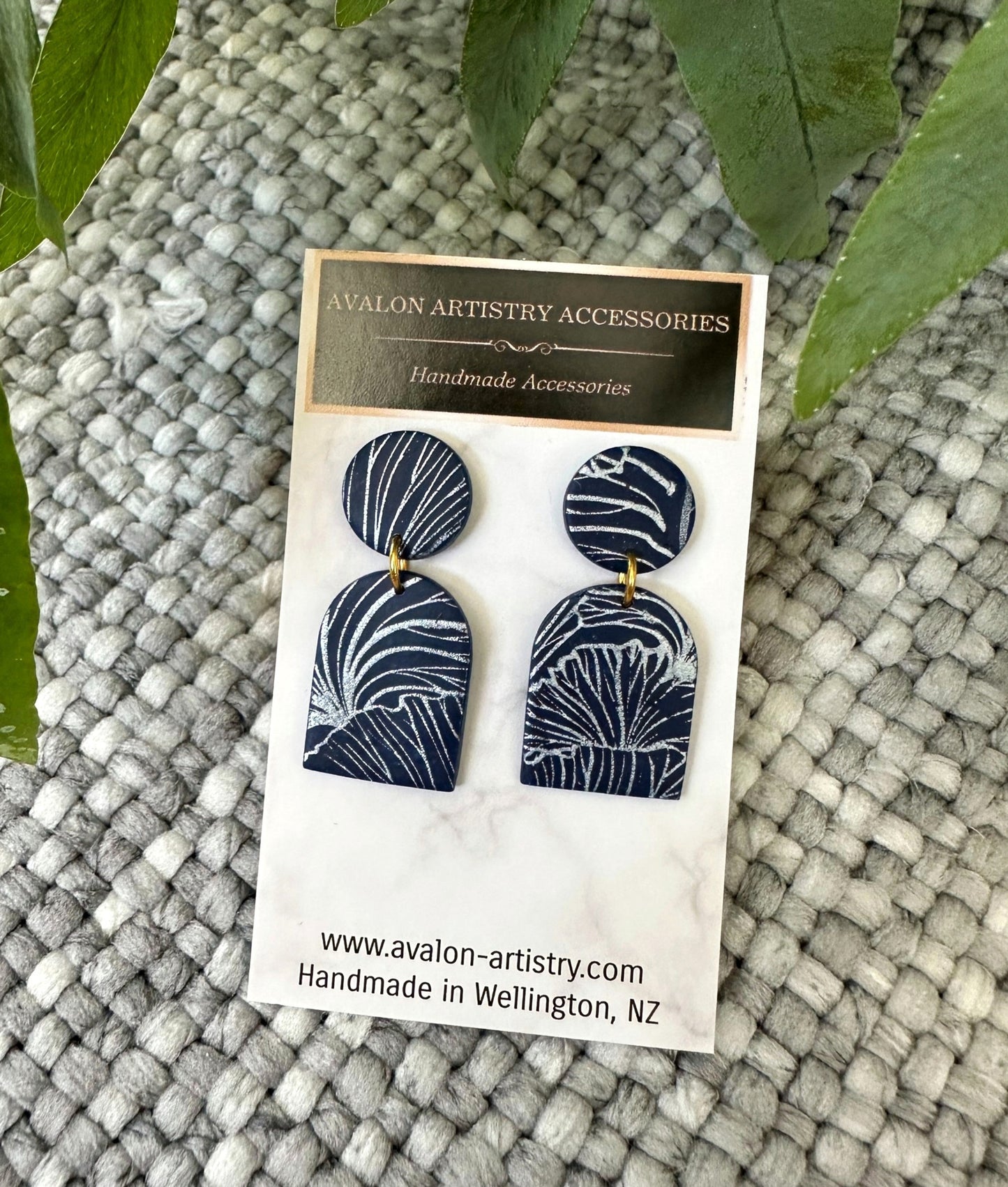 AAA floral circle & arch_navy bliue leonie 23 (2)_edited_edited.jpg