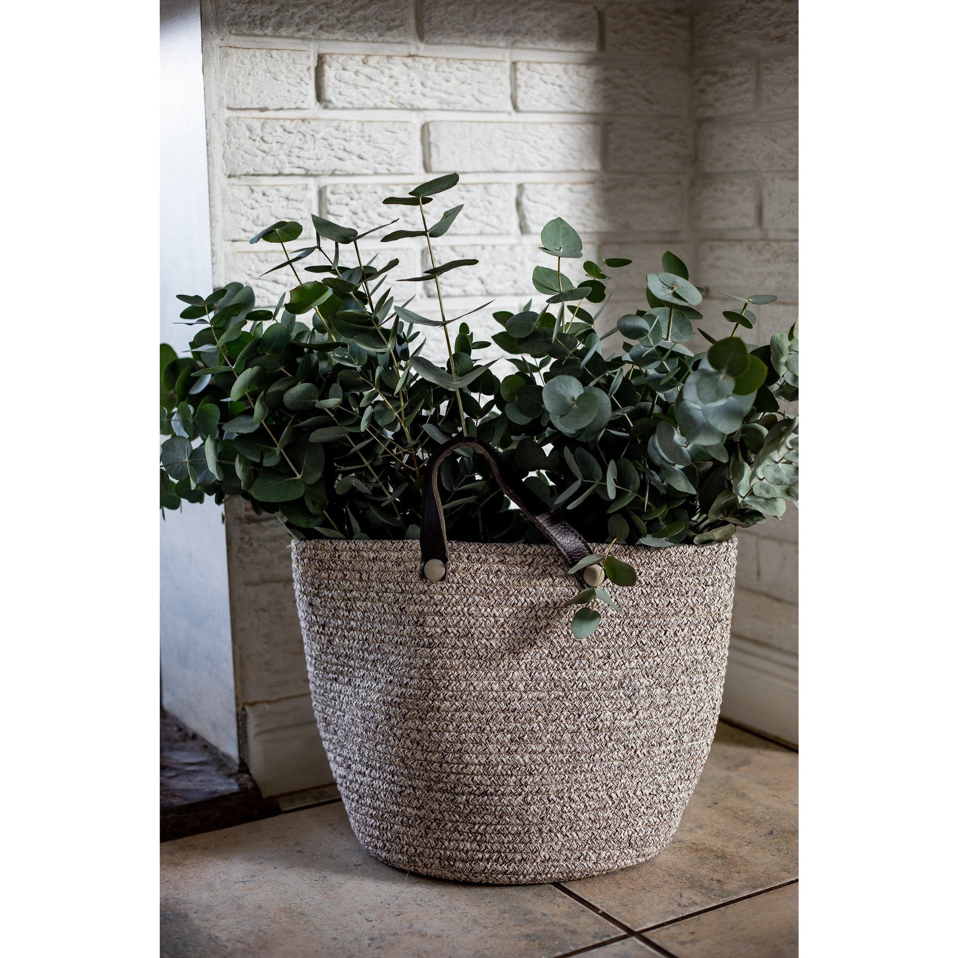 ?!label-Indicative photo