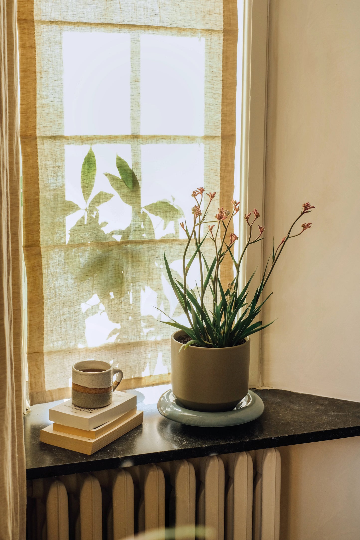 Lily glazed pot