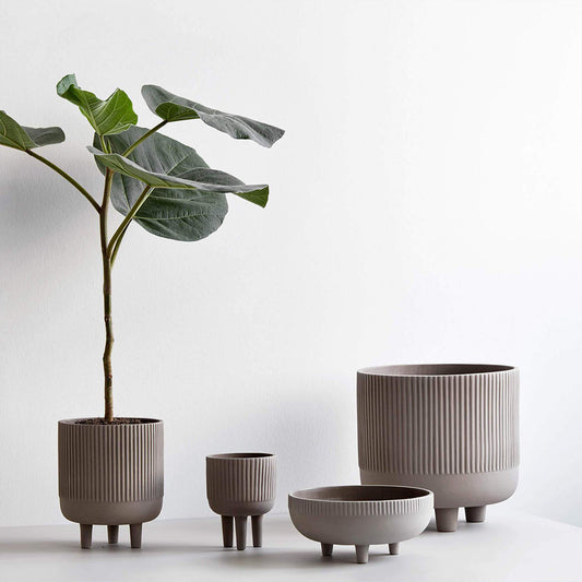 Kristina Dam Legged Pot
