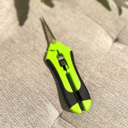 pruning scissors Gr (3)_edited_edited.jpg
