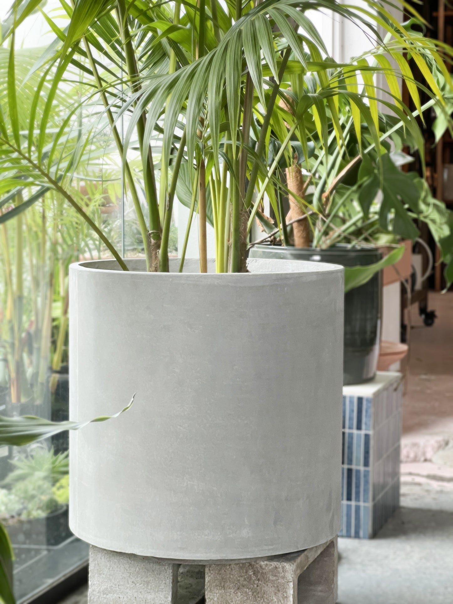 Liquid concrete planter